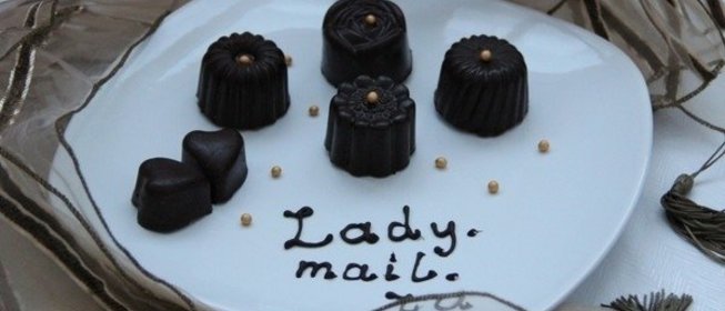 Шоколадные конфеты с творожно-клубничной начинкой