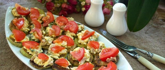 Жаренные кабачки с начинкой из курицы