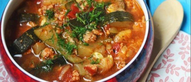Рагу из цуккини и куриного фарша в прованском стиле