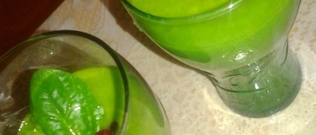 Зеленый смузи со шпинатом и имбирем