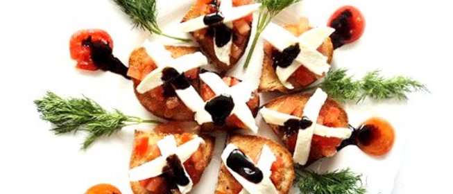 Брускетты из моцареллы Unagrande и помидоров