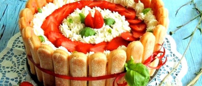 Клубнично-базиликовый тирамису