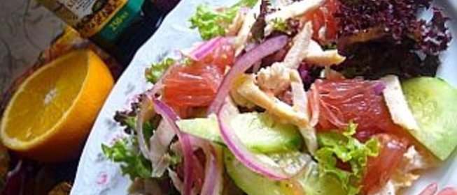 Салат с куриной грудкой-гриль и грейпфрутом