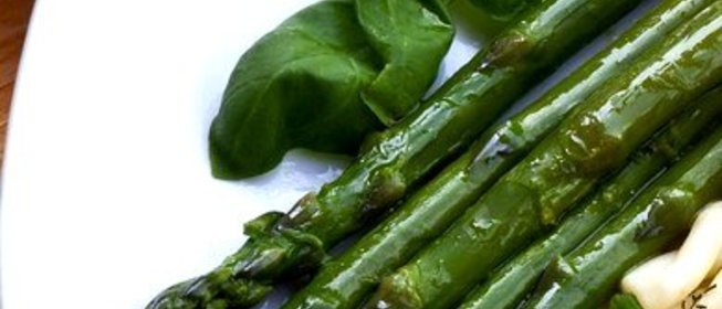 Спаржа с лаймом и мятой