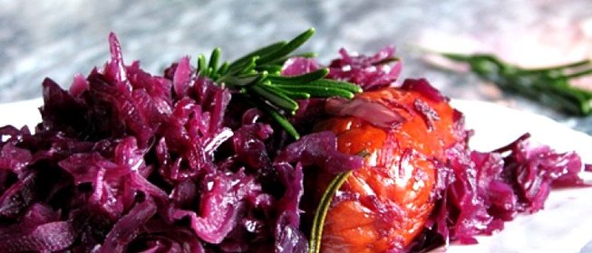 Красная капуста, тушенная по-баварски