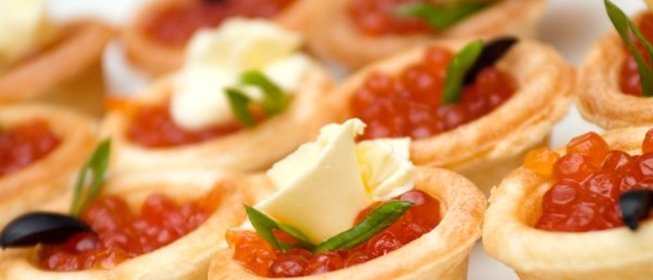 Тарталетки с сыром и икрой