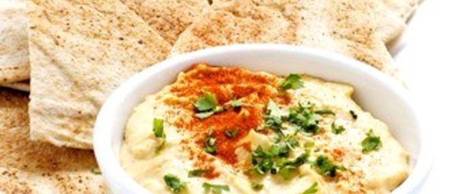 Хумус с печеным чесноком и петрушкой