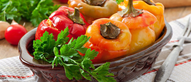 Перец, фаршированный помидорами