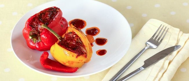 Перец, фаршированный овощами и булгуром