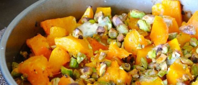Тыква с голубым сыром и фисташками
