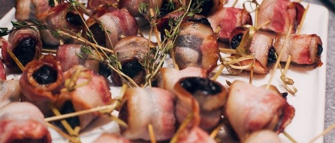 Черти на конях ~ Чернослив в беконе