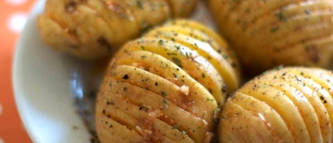 Печеный картофель с розмарином и оливковым маслом