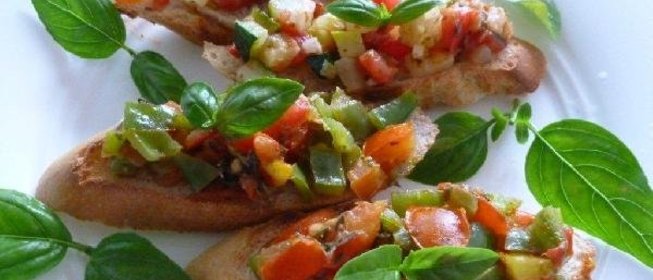 Брускетта с цуккини и болгарским перцем