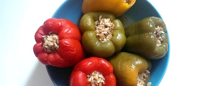 Перец, фаршированный мясом и рисом