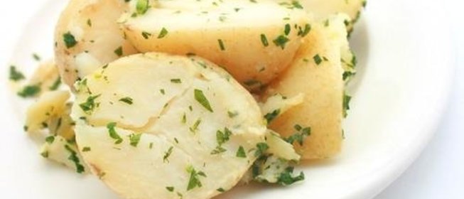 Молодой картофель с эстрагоном на пару