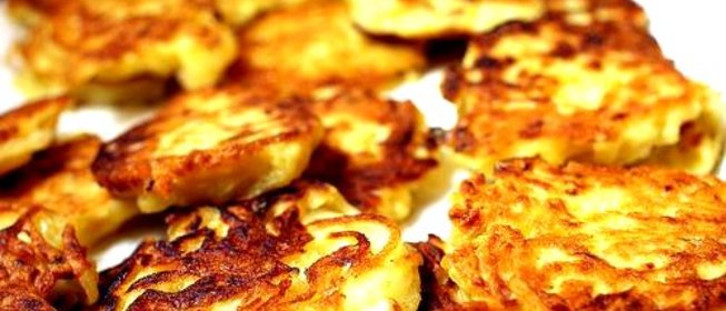 Картофельные оладьи с икрой