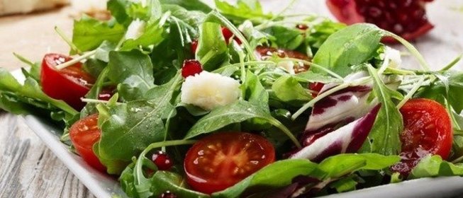 Теплый салат с куриной печенью