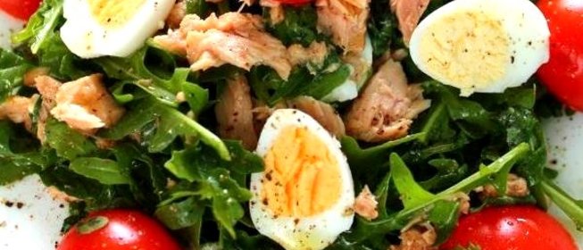 Салат с тунцом и рукколой