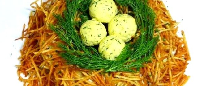 Картофельная закуска с курицей и яйцами