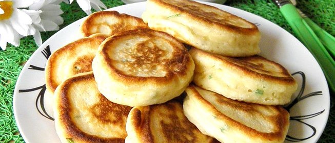 Оладьи на кефире с зеленым луком