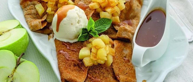 Бретонские блины с яблоками и карамелью