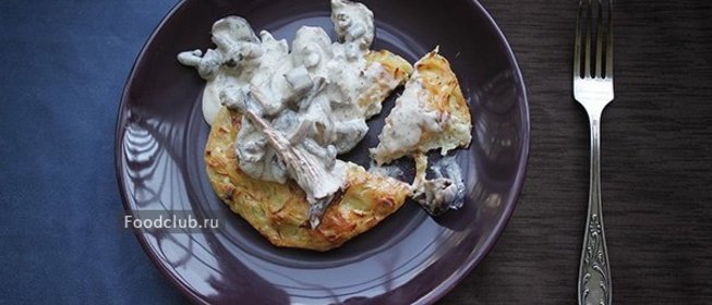 Драники со сметано-грибным соусом