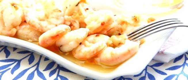 Жареные чесночные креветки