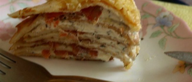 Блинный пирог с форелью