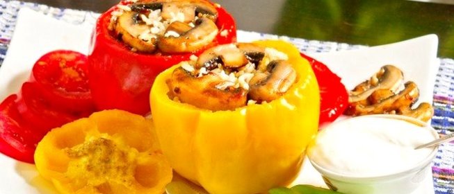 Перец, фаршированный грибами и рисом