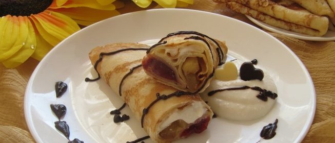 Блинчики с тройной начинкой (яблочной,творожной и клубничной)