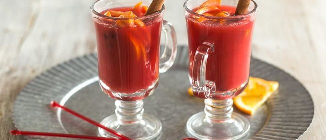 Горячий брусничный морс с корицей