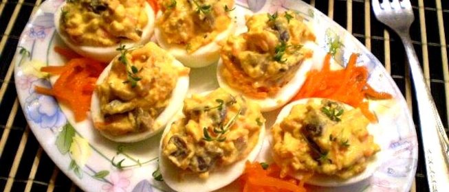 Яйца фаршированные грибами и морковью