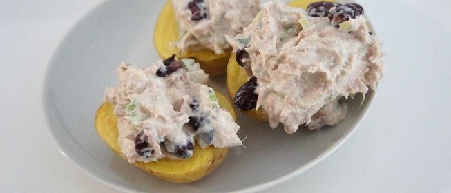 Картофель с рыбным салатом