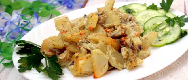 Запеченный картофель с грибами в нежном соусе