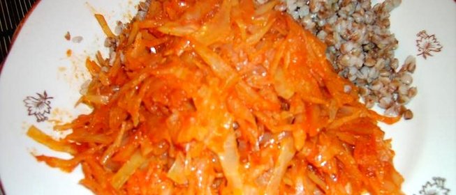 Капуста тушеная с луком