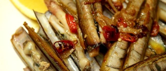 Жареные моллюски-ножи (навахас) с кайенским перцем