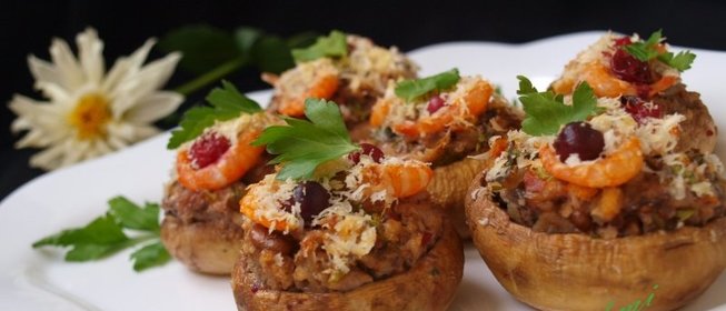 Фаршированные шампиньоны с пикантной начинкой