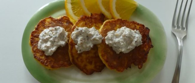 Оладьи из тыквы с ореховым соусом