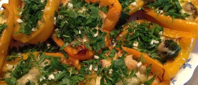 Фаршированный перец половинками в духовке