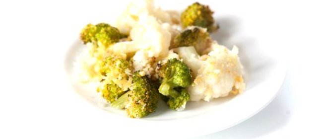 Печеная цветная капуста с брокколи, чесноком и лимоном