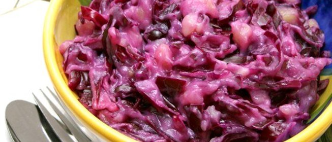 Красная капуста с яблоком