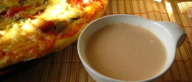 Розовый соус к пицце