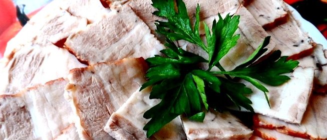 Грудинка в луковой шелухе