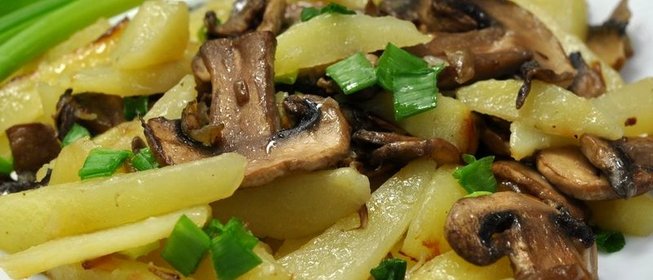 Жареная картошка с шампиньонами и луком
