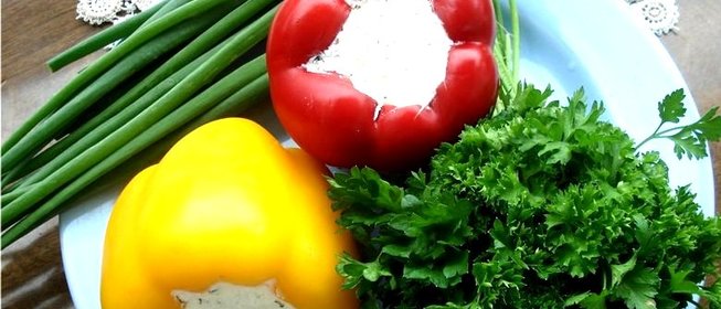 Перец, фаршированный сыром и чесноком