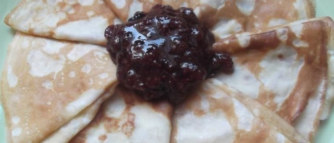 Постные блинчики с земляничным вареньем