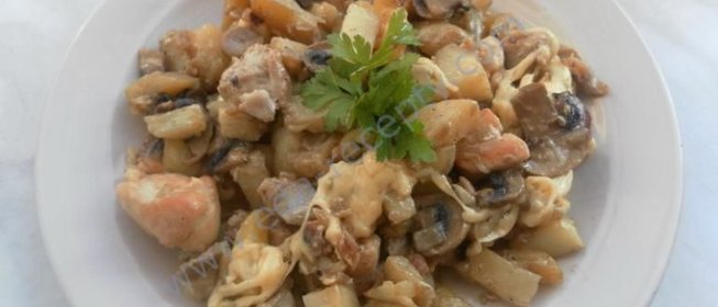 Молодой картофель с курицей