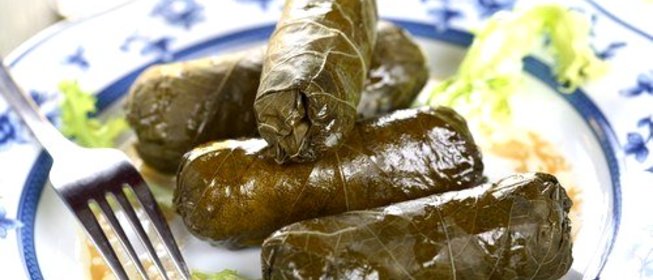 Сыр в виноградных листьях