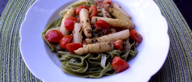 Спаржа в медово-горчичном соусе