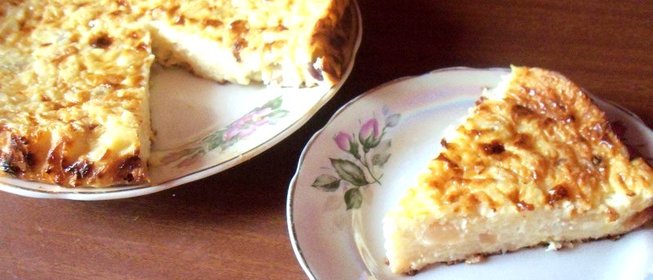 творожная бабка с яблоками и изюмом